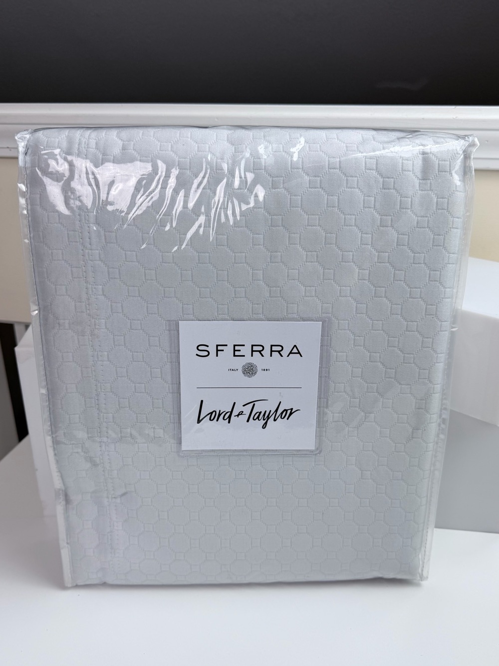 SFERRA Amato 9374 Lunar King Coverlet NWT 114x100 Inches Cotton Pique Portugal